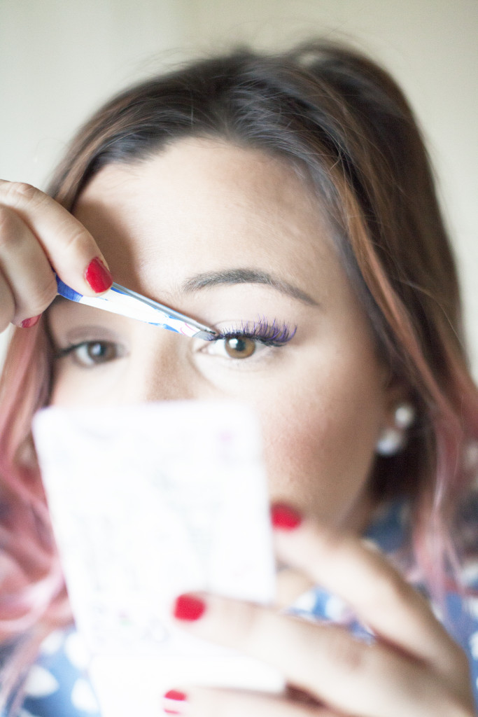 How-To-Put-On-Strip-Lashes