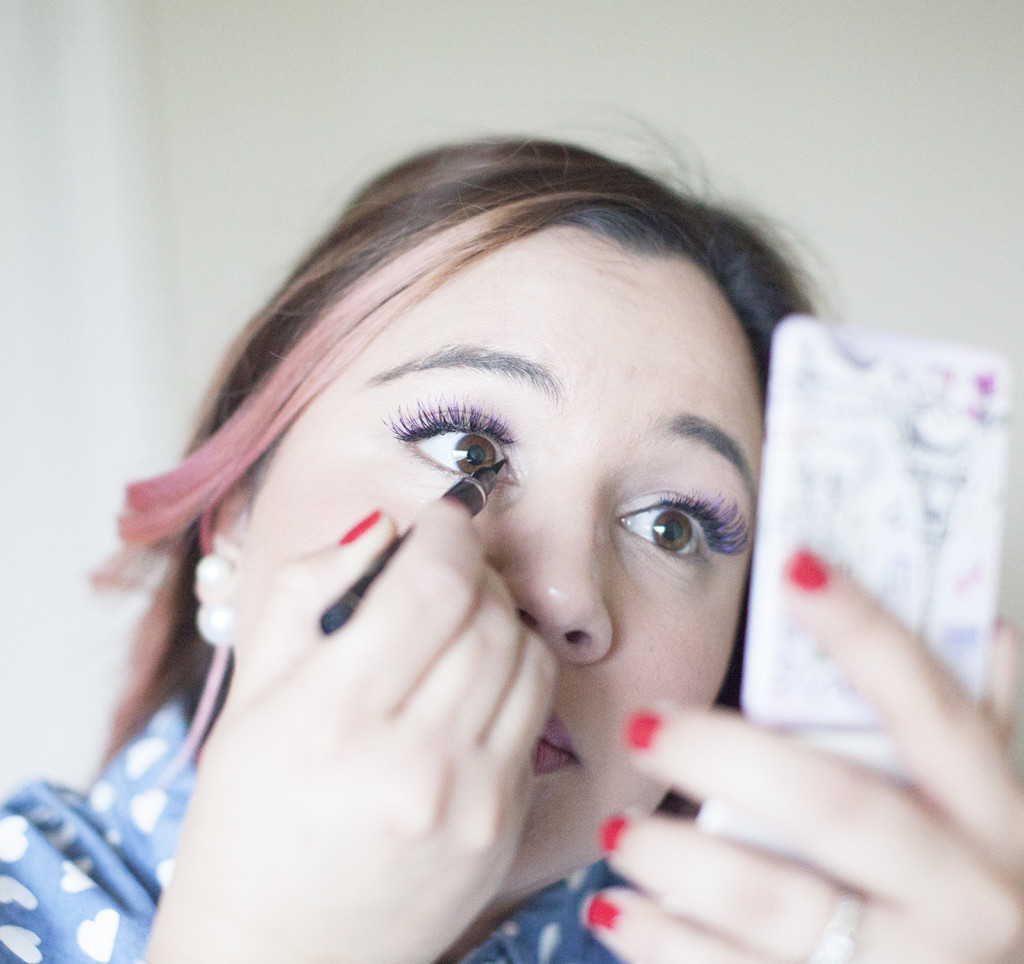 How-To-Put-On-Strip-Lashes-To-Enhance-Your-Eye-Color