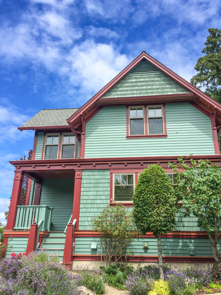 Beautiful-houses-at-Roche-Harbor