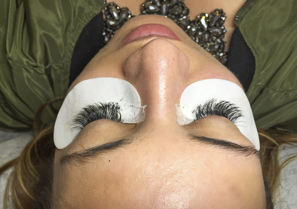 Amazing Lash Sienna-Application of Eyelash Extensions
